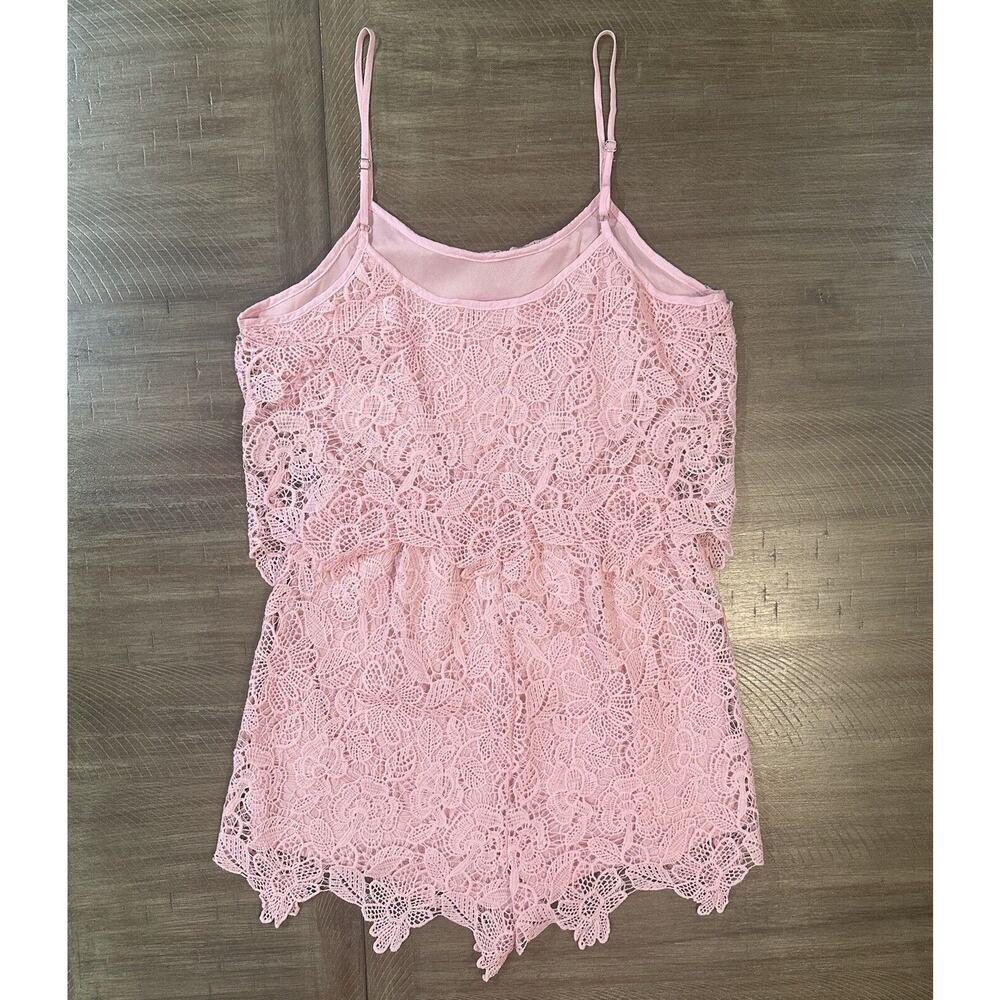 NWT Francesca’s Pink Crochet Lace Romper Spaghetti Straps Adjustable size Small - Picture 12 of 13